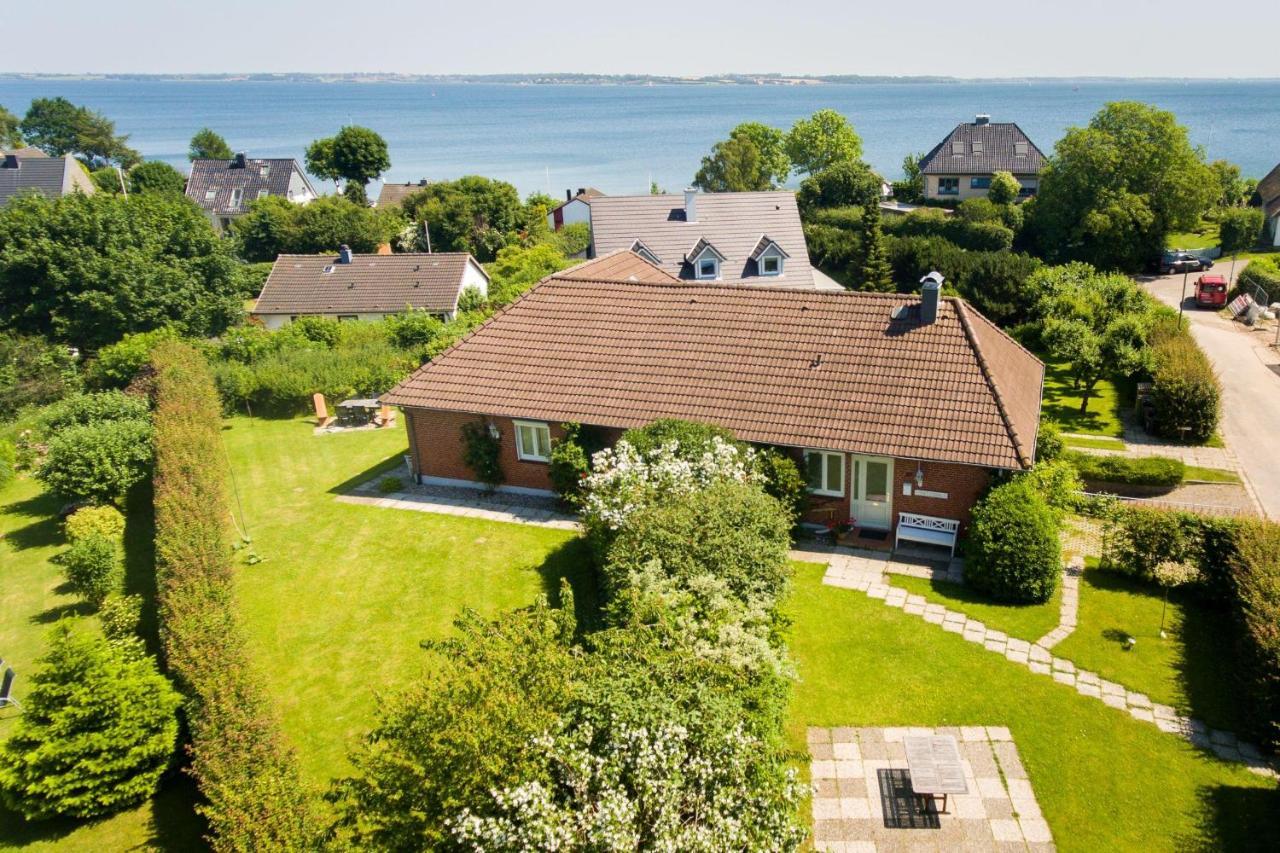 Seeblick II - Gemuetliche 60Qm - Ganzes Haus - 50M Zum Naturstrand - Mit Terrasse Und Grossem Garten Gluecksburg Luaran gambar