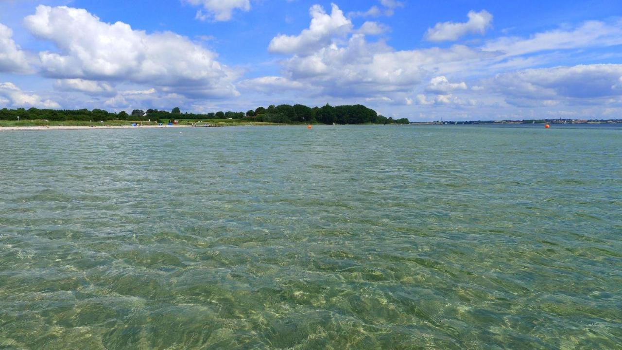 Seeblick II - Gemuetliche 60Qm - Ganzes Haus - 50M Zum Naturstrand - Mit Terrasse Und Grossem Garten Gluecksburg Luaran gambar