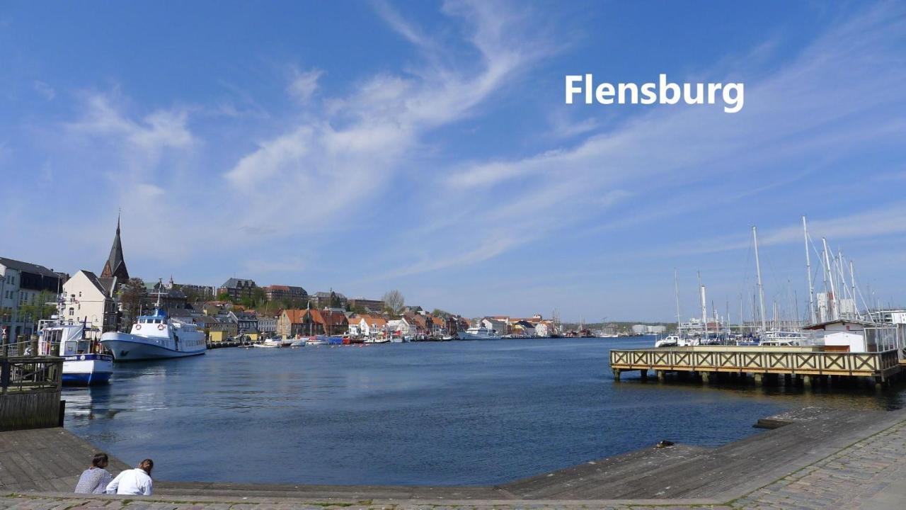 Seeblick II - Gemuetliche 60Qm - Ganzes Haus - 50M Zum Naturstrand - Mit Terrasse Und Grossem Garten Gluecksburg Luaran gambar
