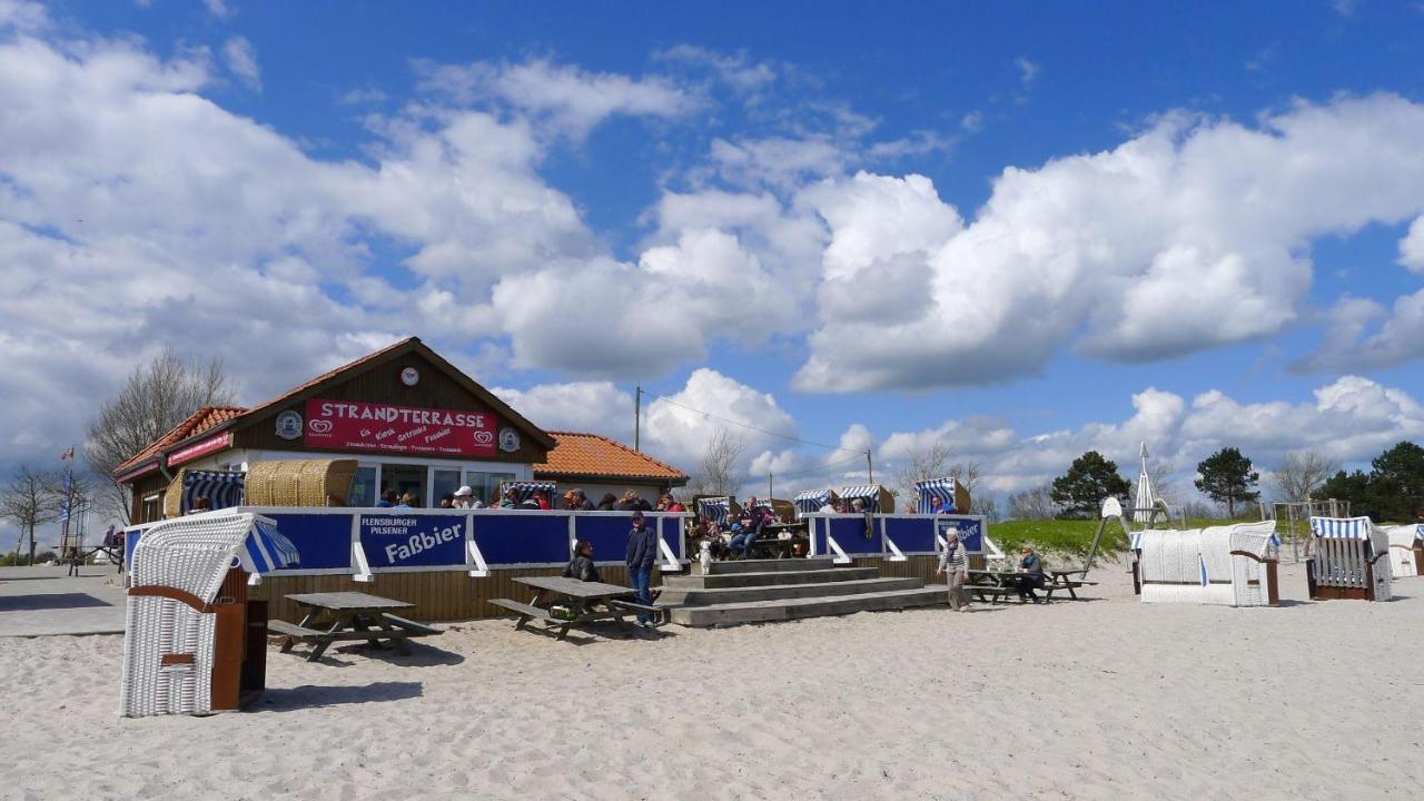 Seeblick II - Gemuetliche 60Qm - Ganzes Haus - 50M Zum Naturstrand - Mit Terrasse Und Grossem Garten Gluecksburg Luaran gambar