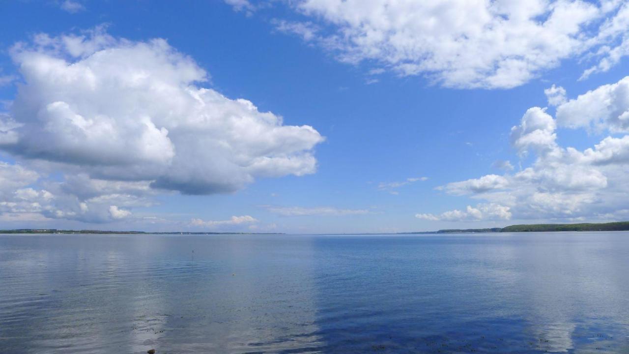 Seeblick II - Gemuetliche 60Qm - Ganzes Haus - 50M Zum Naturstrand - Mit Terrasse Und Grossem Garten Gluecksburg Luaran gambar