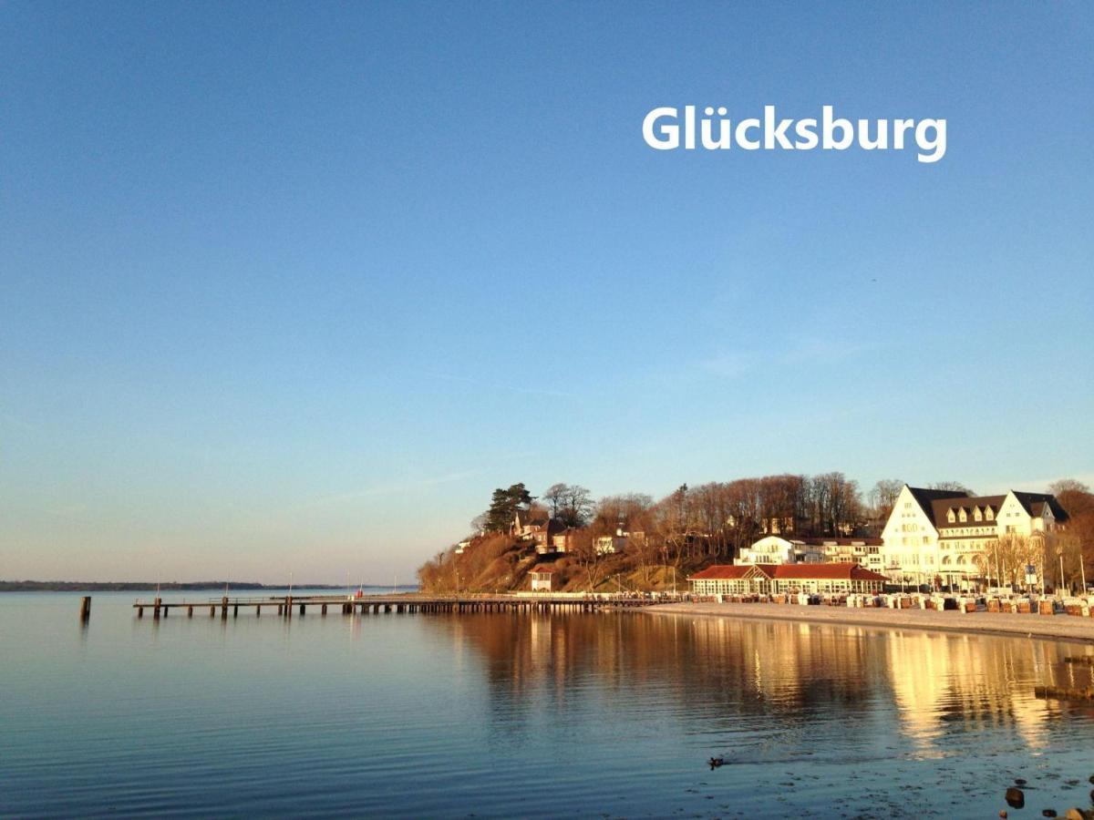 Seeblick II - Gemuetliche 60Qm - Ganzes Haus - 50M Zum Naturstrand - Mit Terrasse Und Grossem Garten Gluecksburg Luaran gambar